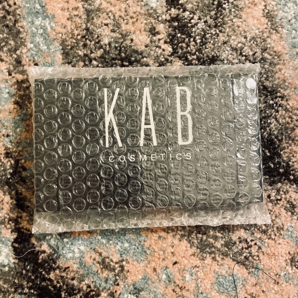 KAB COSMETICS || Day + Night Eyeshadow Palette - 18 Shades ✨NWT✨